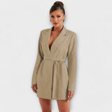 V-kaula Blazer-mekko