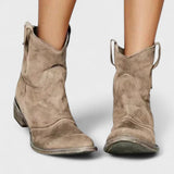 Carlotta - Ajattomat elegantit saappaat
